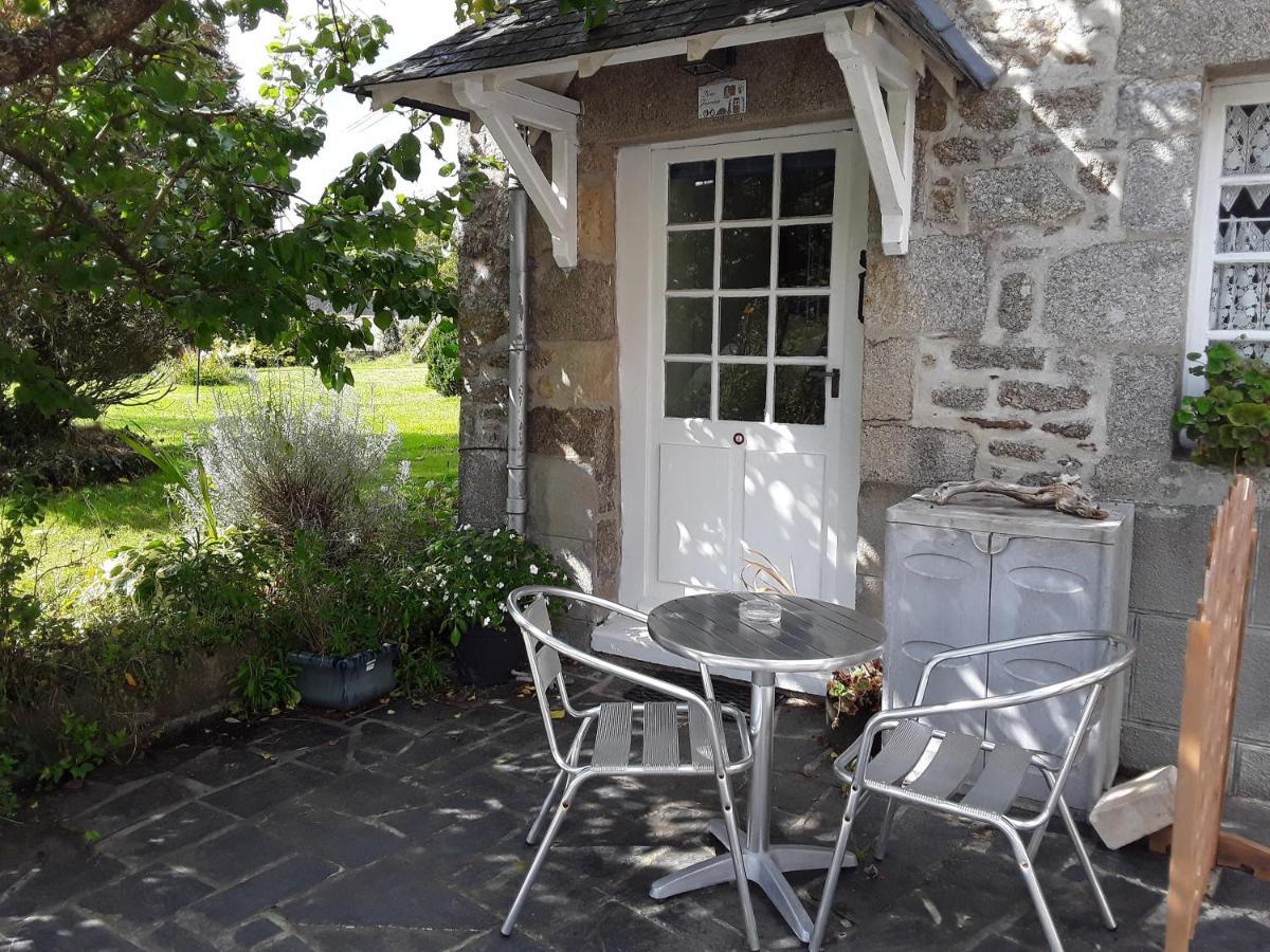 Ker Jerome - Traditional Stone Breton Cottage Near To Dinan Trelivan Exterior photo